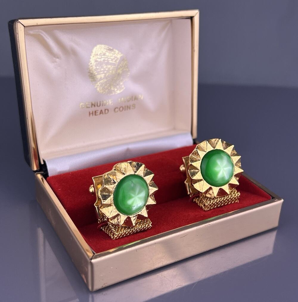 Green Star Cabochon Sun Burst Wrap Around Cufflinks Gold Tone Round NOS Vintage